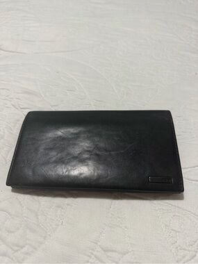 Tumi Black Leather Bi-Fold Wallet with Metal Logo